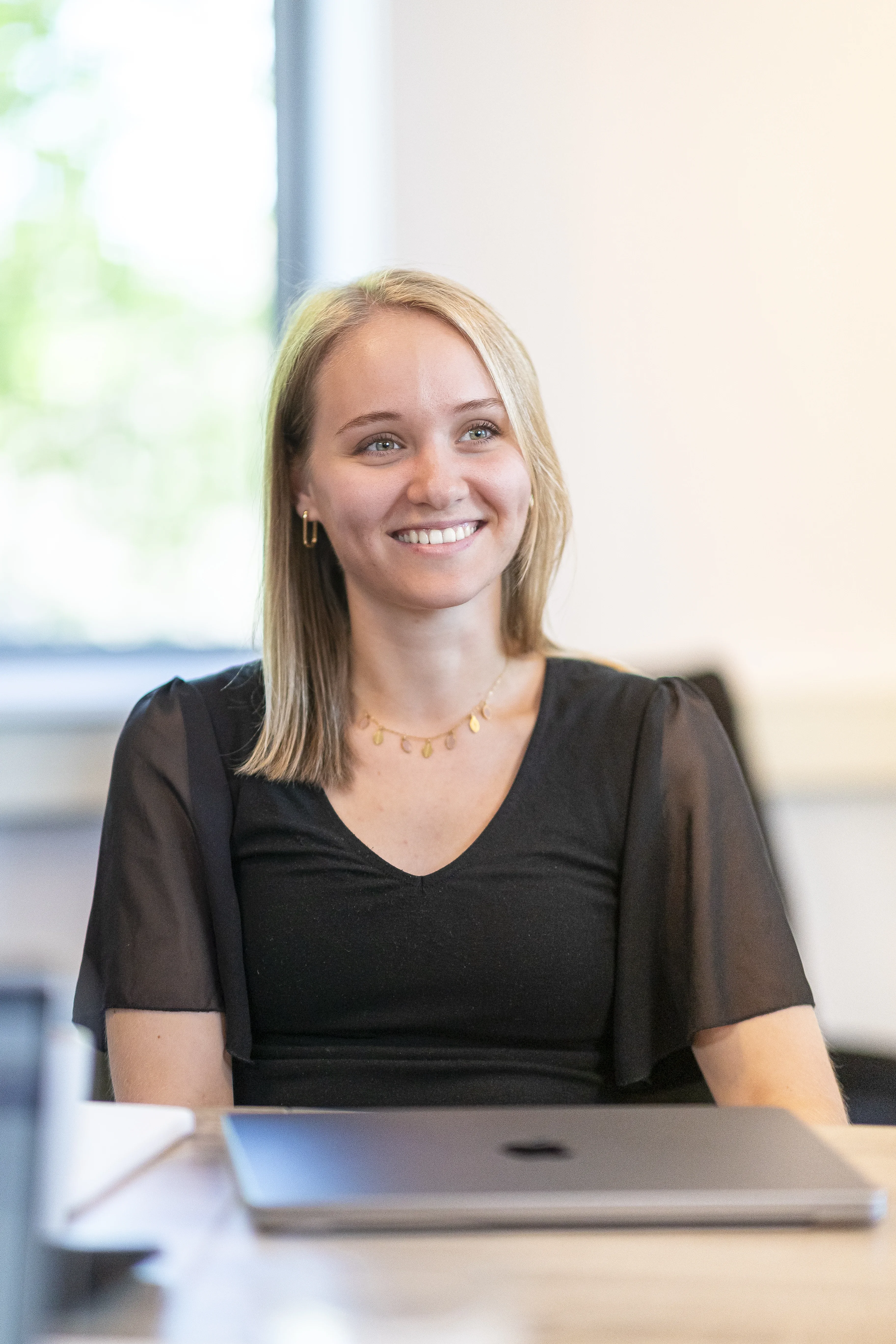 vera is blij met kennis over adverteren in ai