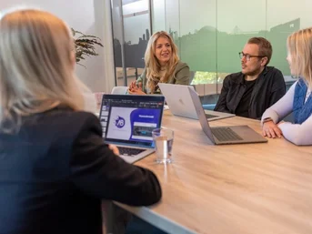 overleg over email marketing uitbesteden