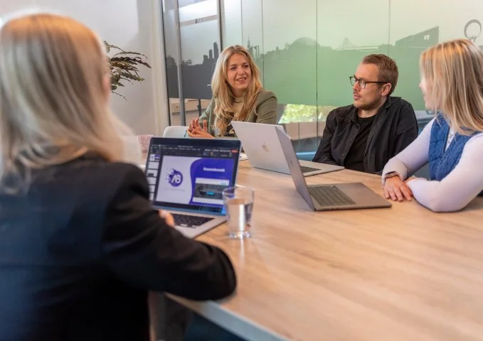 overleg over email marketing uitbesteden